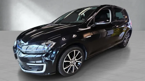 VOLKSWAGEN GOLF Exclusive SKINN-KAMERA-ADAPTIV-VARMEPUMPE