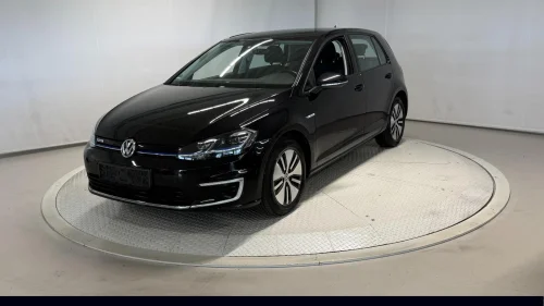 VOLKSWAGEN GOLF E-golf 136hk Navi/Active info display/Carplay/Led
