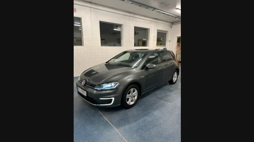 VOLKSWAGEN GOLF E-Golf/AUTOMAT/ACC/Navi/R.kamera/DAB+/V.Pumpe