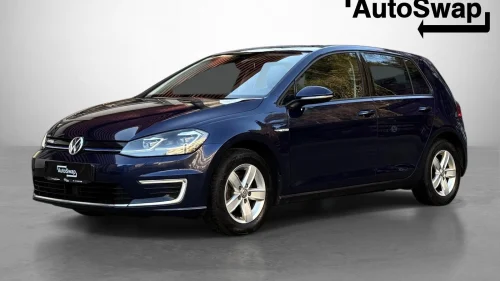 VOLKSWAGEN GOLF E-Golf 300km (NEDC) Exclusive/Skinn/Act.Inf/Navi/ACC