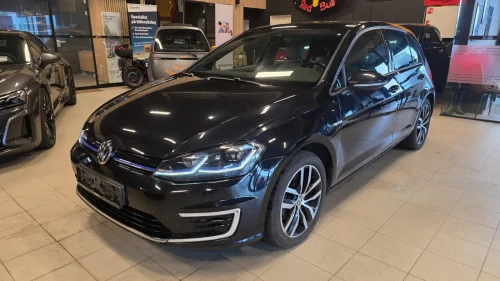 VOLKSWAGEN GOLF URBAN/Info display/DYNAUDIO/Skinn/ Keyless/DAB/Kamera