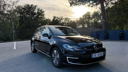 VOLKSWAGEN GOLF EU-godkjent 16.09.25, rekkevidde 300 km (229 WLTP)