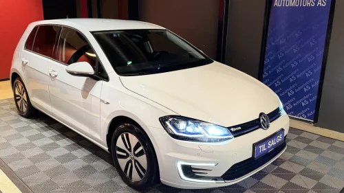 VOLKSWAGEN GOLF APPLE CARPLAY/ACC /R.KAMERA/ DAB+ /EU-31.08. 2026