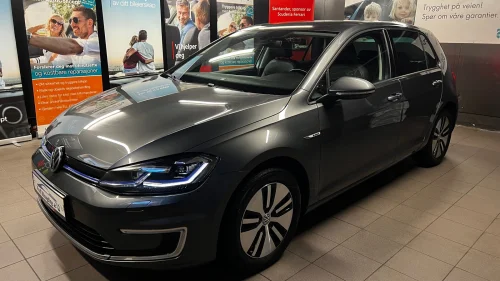 VOLKSWAGEN GOLF 100KW*300KM*EXCLUSIVE*GARANTI*SKINN*EU 28+SERVICE*PEN++