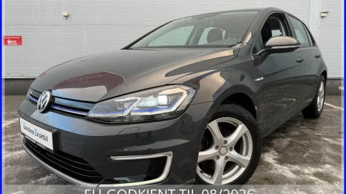 VOLKSWAGEN GOLF 300KM,APPELCARPLAY,TLF,NAVI,PARK FORAN/BAK,LED,USB