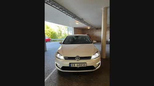 VOLKSWAGEN GOLF 136hk