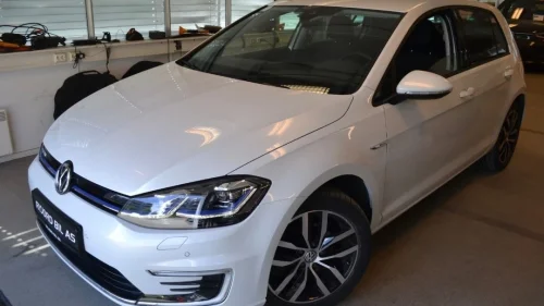 VOLKSWAGEN GOLF 136 hk
