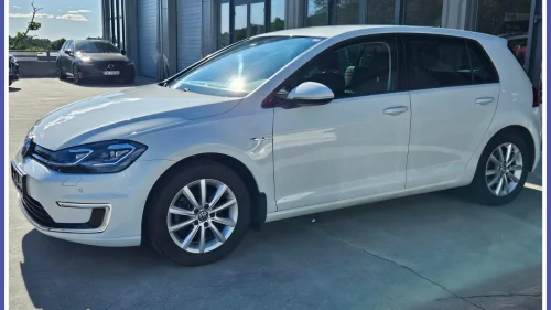 VOLKSWAGEN GOLF 136hk 300km ACC Apple Carplay Navi DAB BT P.sens EU9/26