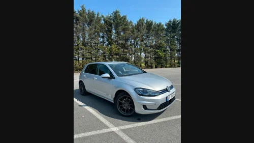 VOLKSWAGEN GOLF / Highline / Skinn /