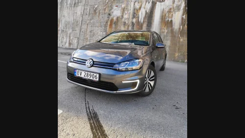 VOLKSWAGEN GOLF e-golf skinn/LED/navi/r.kam/CarPlay