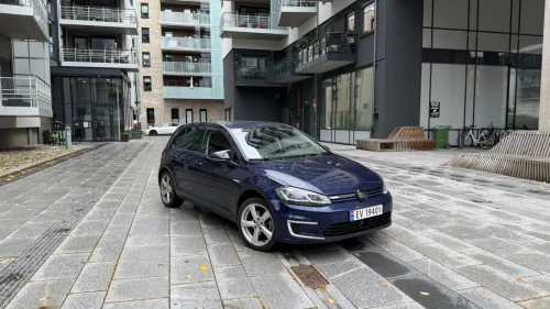 VOLKSWAGEN GOLF