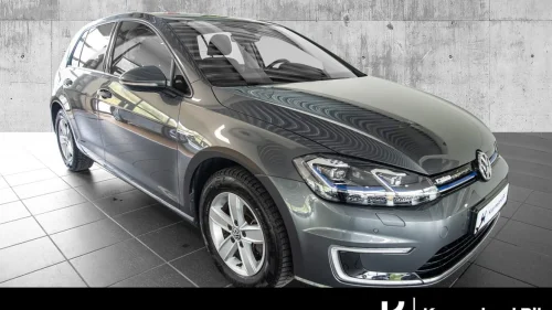 VOLKSWAGEN GOLF Active info/kamera/lav.km/ Apple carplay/ SE KM!!