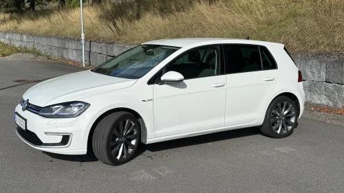 VOLKSWAGEN GOLF 136 hk / 35,8 kWh