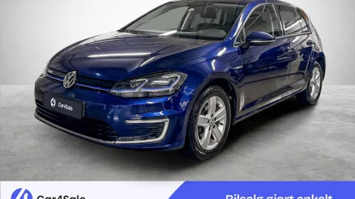 VOLKSWAGEN GOLF 300km/ Active Info/ ACC/ R.Kam/ V.Pumpe/ LED/ Navi High