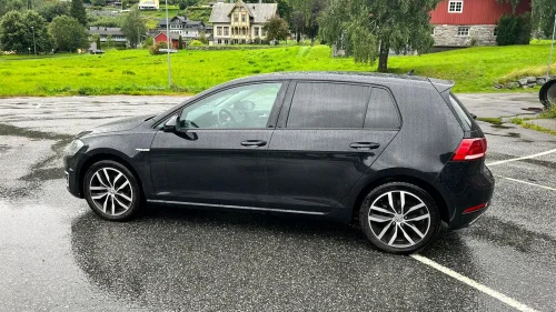 VOLKSWAGEN GOLF E-GOLF