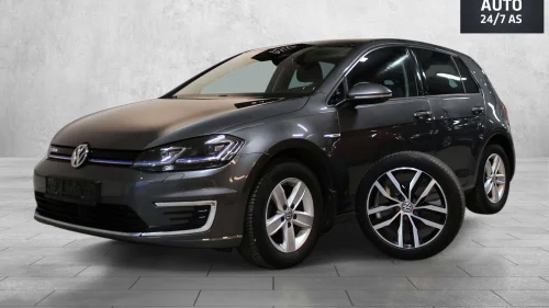 VOLKSWAGEN GOLF Ny-Service/300km/Navi /Cruise/Kamera/Facelift