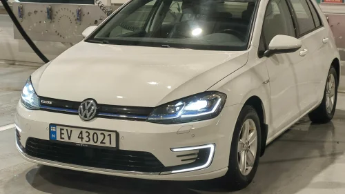 VOLKSWAGEN GOLF e-Golf/Skinn/Navi/r.kamera/v.pumpe