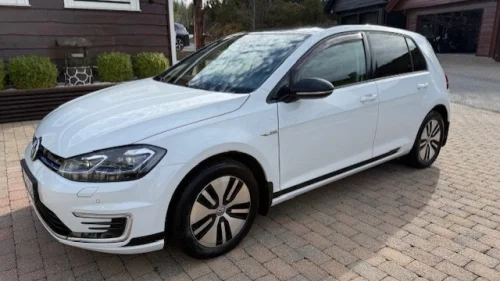 VOLKSWAGEN GOLF AU