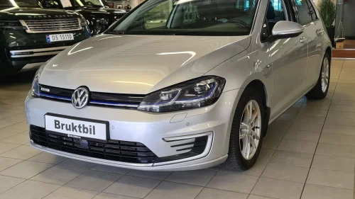 VOLKSWAGEN GOLF Kamera /Adaptiv Cruise / Navi /Keyless 300km