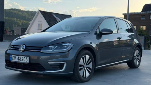 VOLKSWAGEN GOLF Skinn | ACC | LED | Apple CarPlay ++