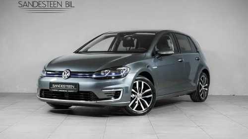 VOLKSWAGEN GOLF 300KM EXCLUSIVE SKINN/DYNAUDIO/V-PUMPE/ACC/KEYLESS/BLIN