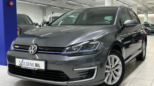 VOLKSWAGEN GOLF 100KW | 300WLTP | SKINN | LED | ACC | NAVI | CARPLAY+++