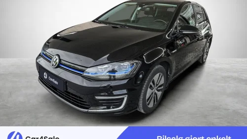 VOLKSWAGEN GOLF 300km / Active Info / ACC / R.Kam/ V.Pumpe / LED ++