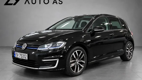 VOLKSWAGEN GOLF 100KW 300KM SKINN/AID/KEYLESS/ACC/R.KAM/DYN.LED/DAB+!
