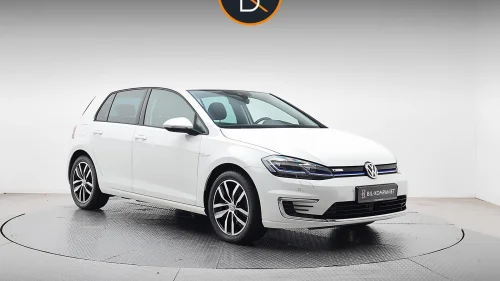 VOLKSWAGEN GOLF | Digitalt display | 17" madrid felger | Keyless | LED