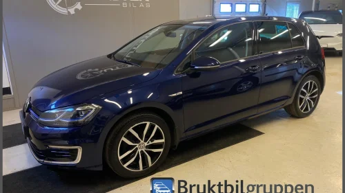 VOLKSWAGEN GOLF 300KM/ ACTIVE DISPLAY/ EU 2027 / GARANTI ++