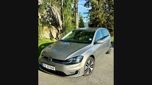 VOLKSWAGEN GOLF E-golf 136HK/ Adap.Cruise/Keyless/DAB+/Navi/LED