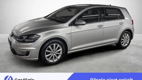 VOLKSWAGEN GOLF 300km / Active Info / ACC / R.Kam/ V.Pumpe / LED ++