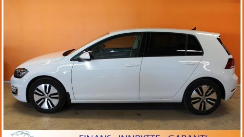 VOLKSWAGEN GOLF e-GOLF 300 KM AUT/R.KAMERA/KEYLESS/ACC/BLUET/DAB/NAV+++