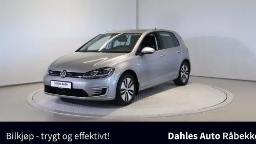VOLKSWAGEN GOLF 136hk 229WLTP ACC/Navi/Klima/BT/Carplay/P-sensor