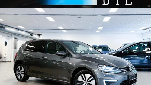 VOLKSWAGEN GOLF AUT GIR KLIMA ACC NAVI DAB PDC +++