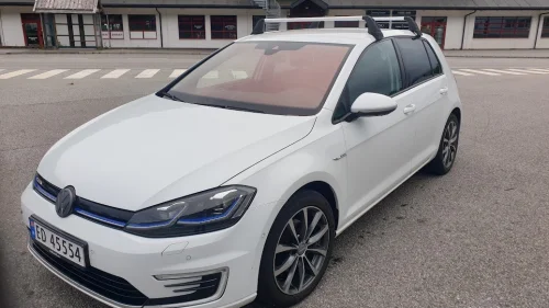 VOLKSWAGEN GOLF (K)