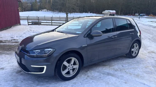 VOLKSWAGEN GOLF (K)
