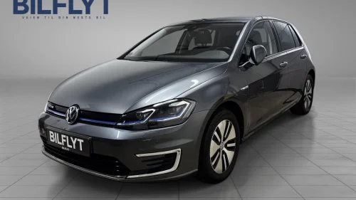 VOLKSWAGEN GOLF 100KW 300KM EXCLUSIVE/SKINN/AID/ACC/R.KAM/LED/DAB/S+V