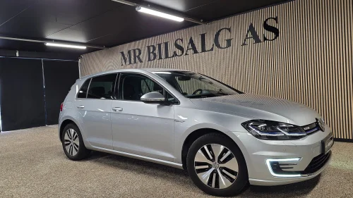 VOLKSWAGEN GOLF Exclusive / 300 km / Batterihelse 93 % / Ny service