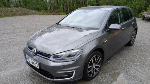 VOLKSWAGEN GOLF 300KM SKINN/AID/ACC/R.KAM/
DYN.LED/DAB+!