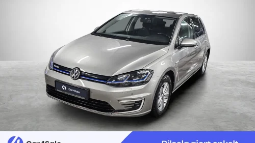 VOLKSWAGEN GOLF 300km / EU 12.27 / V.Pumpe / R.Kam / LED / Norsk / ACC