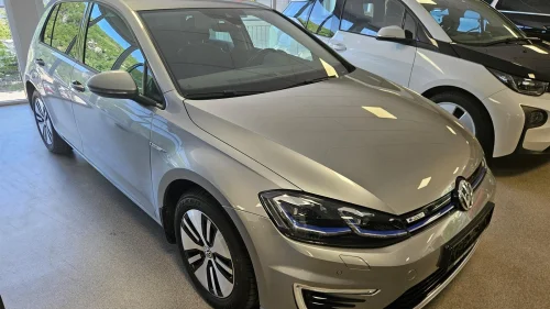 VOLKSWAGEN GOLF e-Golf Exclusive,Navi,skinn,Dab mm Lav km