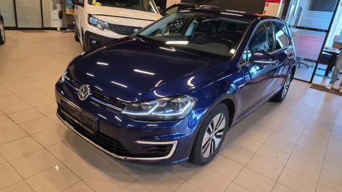 VOLKSWAGEN GOLF Skinn/Navi/ACC/R.Kam/Info display/ Keyless/Nye dekk