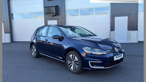 VOLKSWAGEN GOLF | LED/Xenon | Navi | P-Sensor | 230km WLTP | EU 08/27