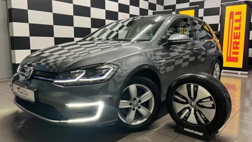 VOLKSWAGEN GOLF 300KM*EXCLUSIVE*NORSK*LAV KM*ALT++*NY EU+NY SERVICE