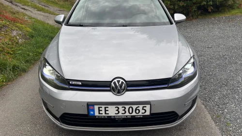 VOLKSWAGEN GOLF 300 KM/ 1 Eier/ NY Service/ EU 2027