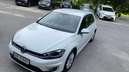 VOLKSWAGEN GOLF (K)