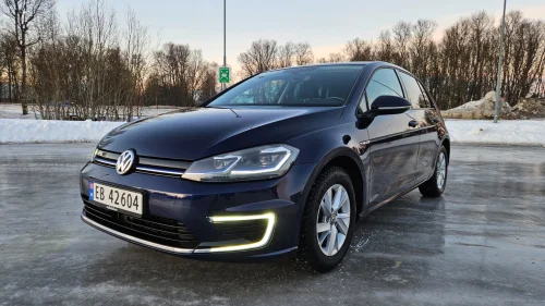 VOLKSWAGEN GOLF Active