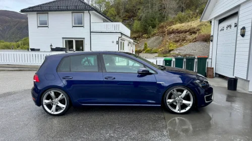 VOLKSWAGEN GOLF