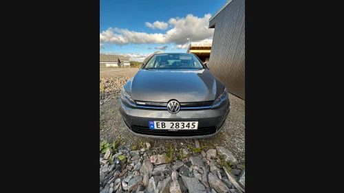 VOLKSWAGEN GOLF e-golf 100kW 136HK/ACC/R.Kam/Komfort/Navi/CarPlay++